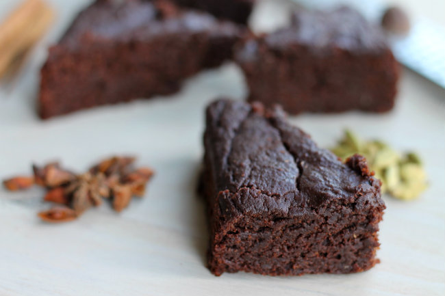 Pumpkin-Spiced Brownies {Vegan}